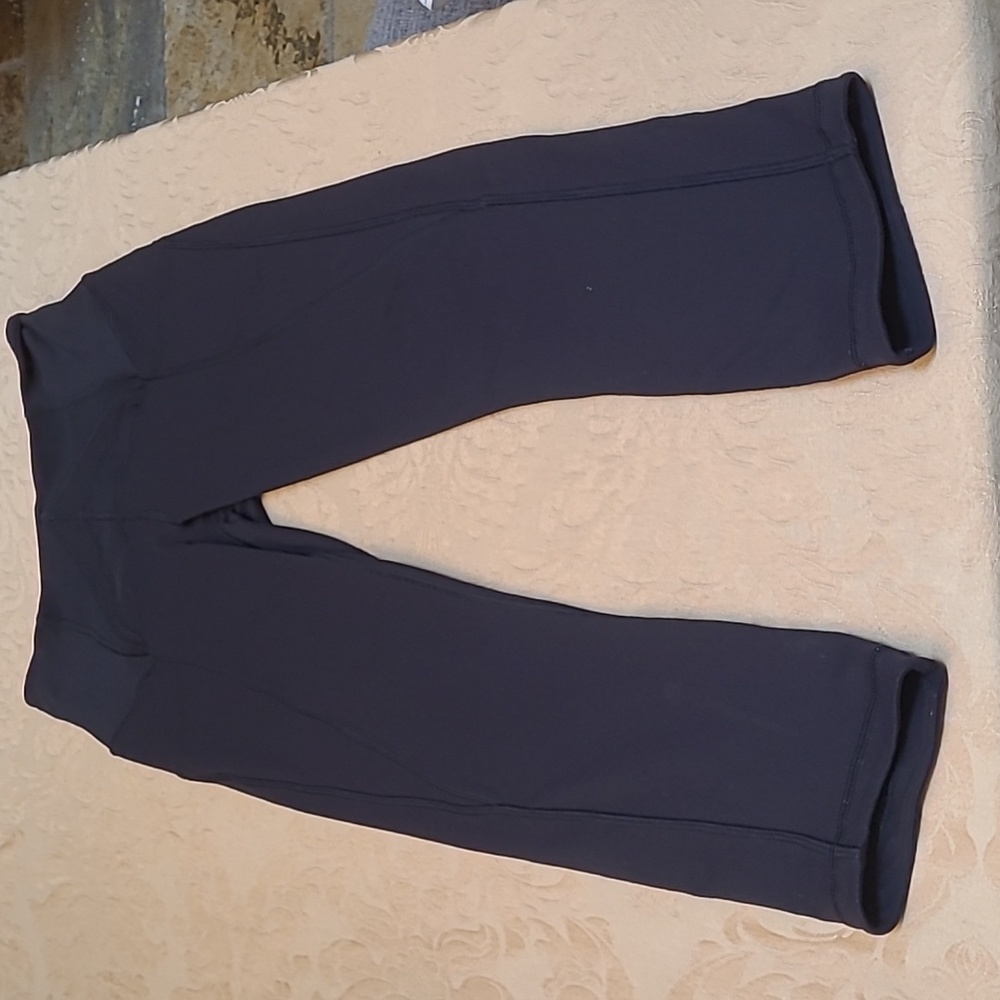 WOMENS LULULEMON CROP LEGGING BLACK SIZE 4